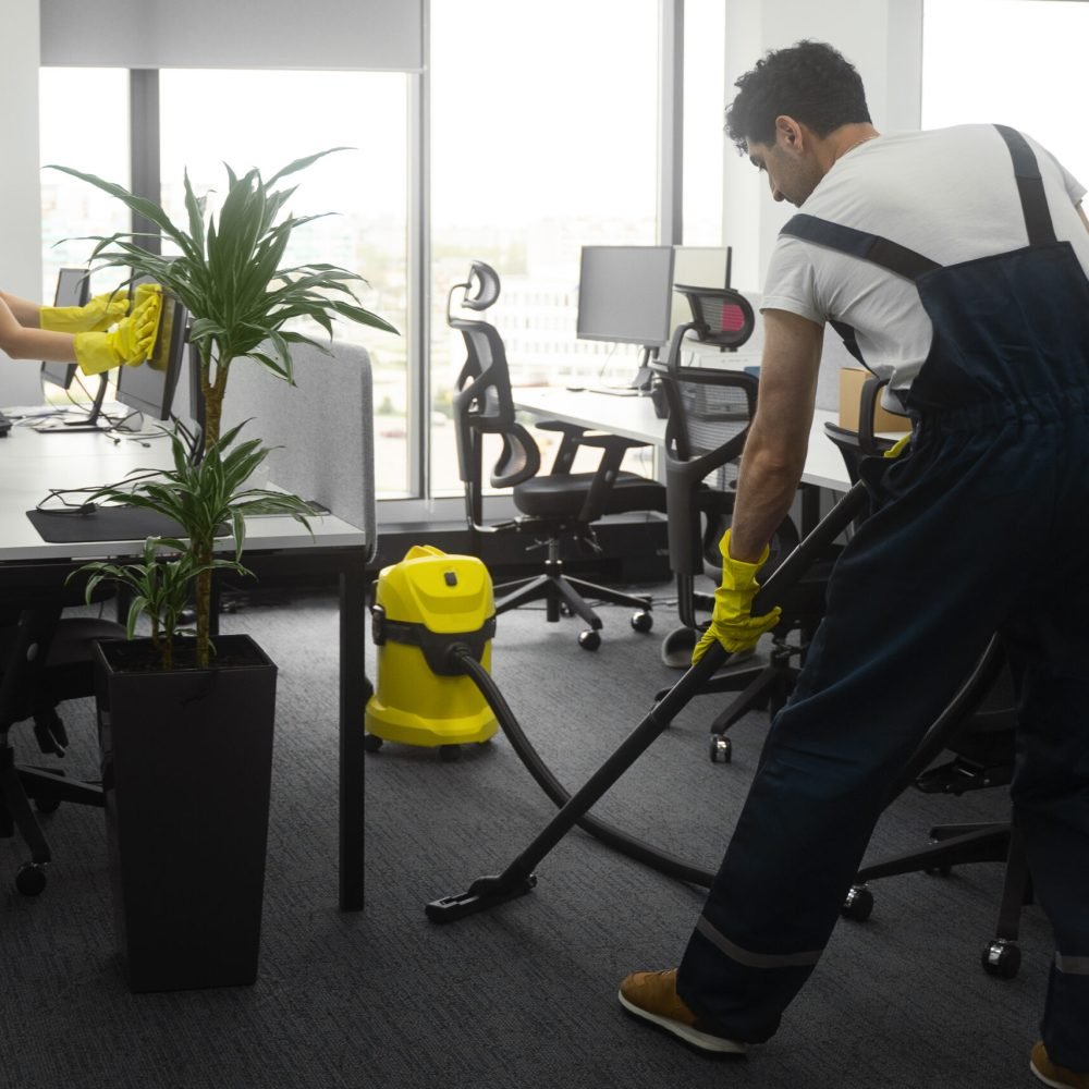 full-shot-people-cleaning-office